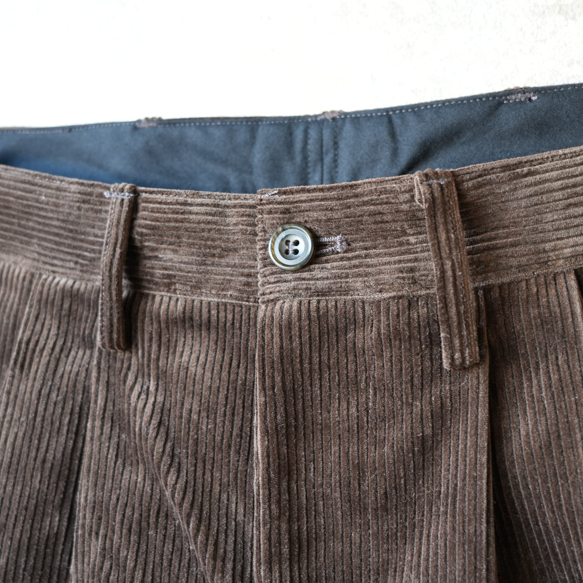 WORKERS_WORKERS Trousers_Heavy Corduroy Brown