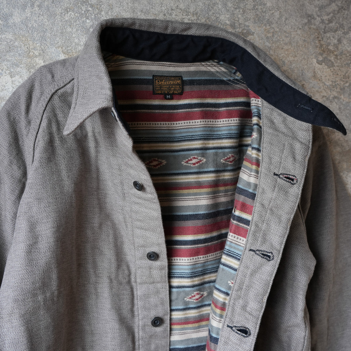 DELUXEWARE_7649C_40S NATIVE BORDER_GRAY