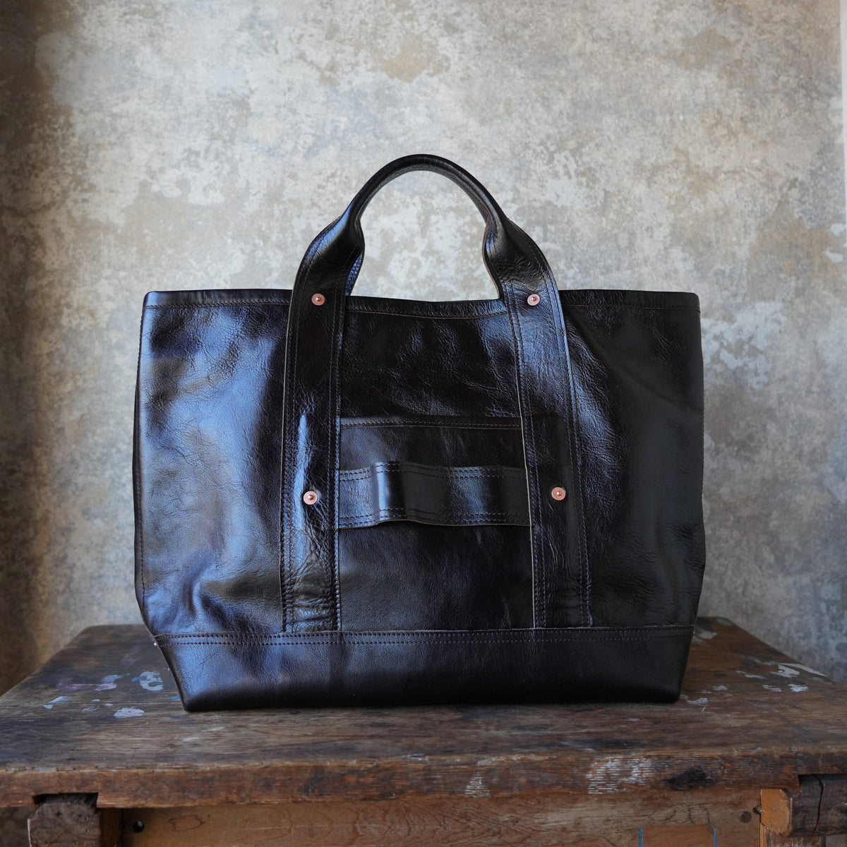INCEPTION_IPHSB-18_HORSE HIDE COAL BAG (MEDIUM) _DarkBrown