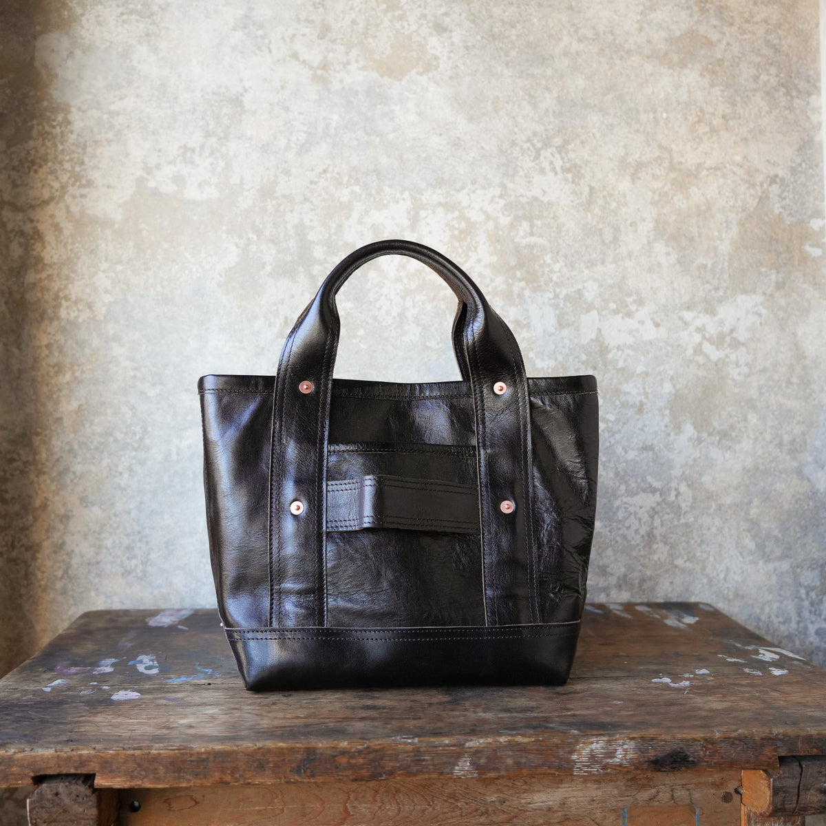 INCEPTION_IPHSB-17_HORSE HIDE COAL BAG (SMALL) _DarkBrown