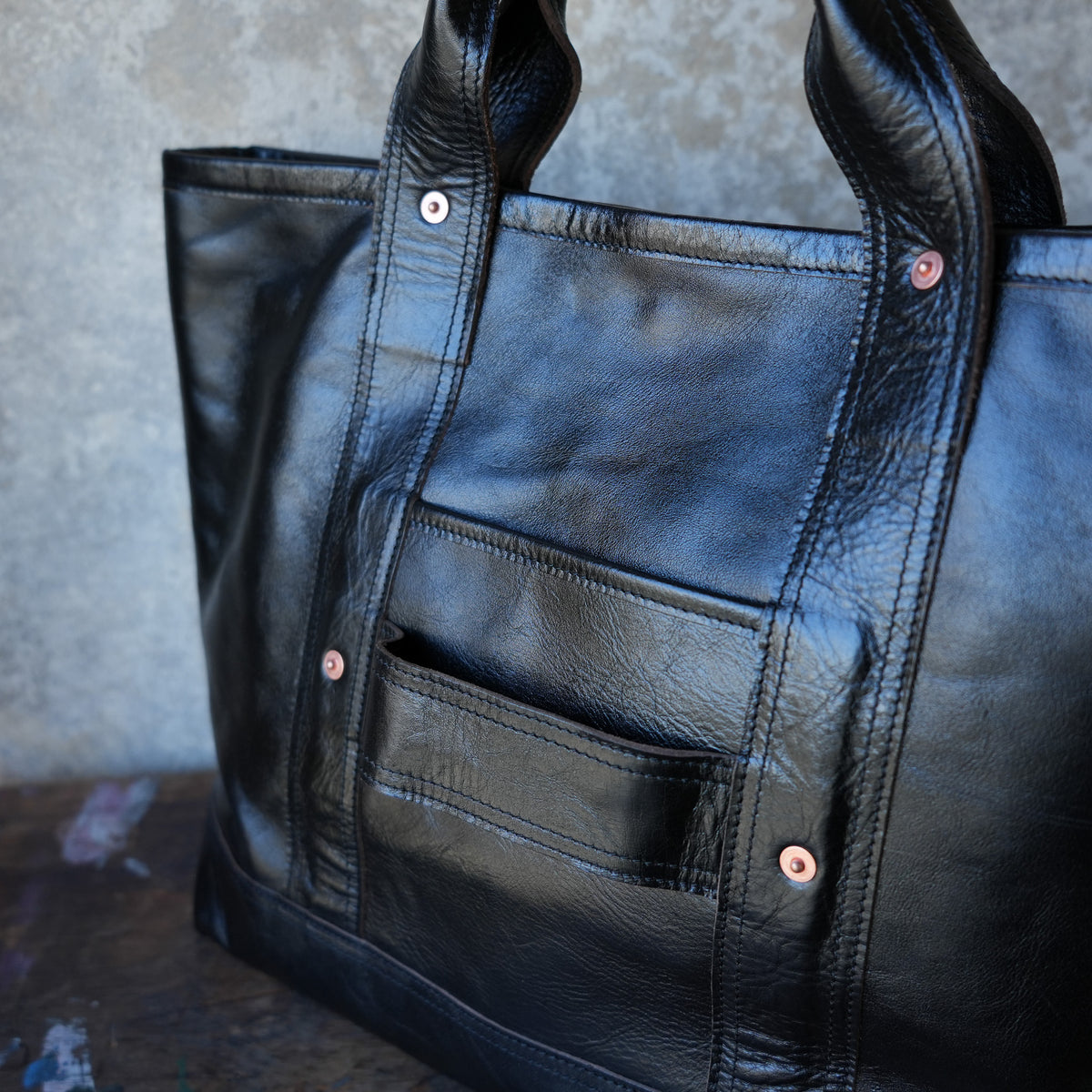 INCEPTION_IPHSB-18_HORSE HIDE COAL BAG (MEDIUM) _Black
