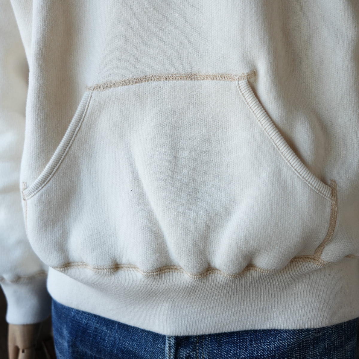 LOOP & WEFT_LCS 1009_SUPER FLUFFY KNIT RAGLAN AFTER HOODIE_ANTIQUE IVORY