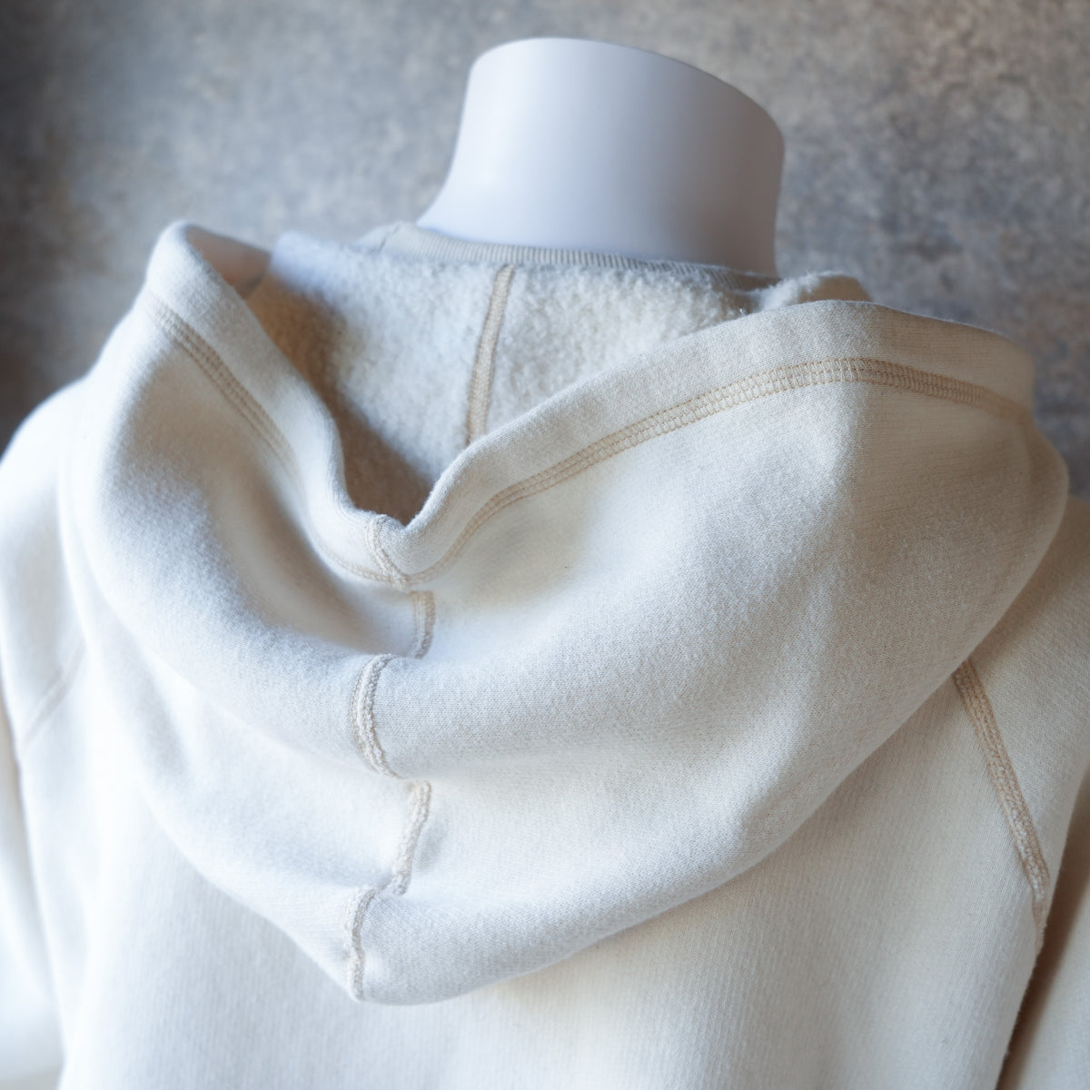 LOOP & WEFT_LCS 1009_SUPER FLUFFY KNIT RAGLAN AFTER HOODIE_ANTIQUE IVORY