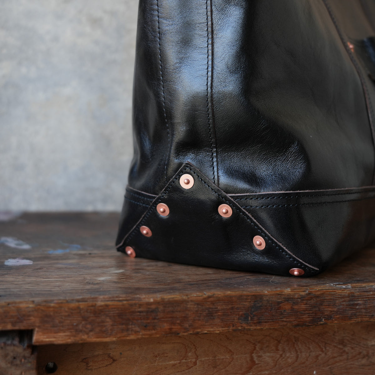 INCEPTION_IPHSB-19_HORSE HIDE COAL BAG (LARGE) _Black