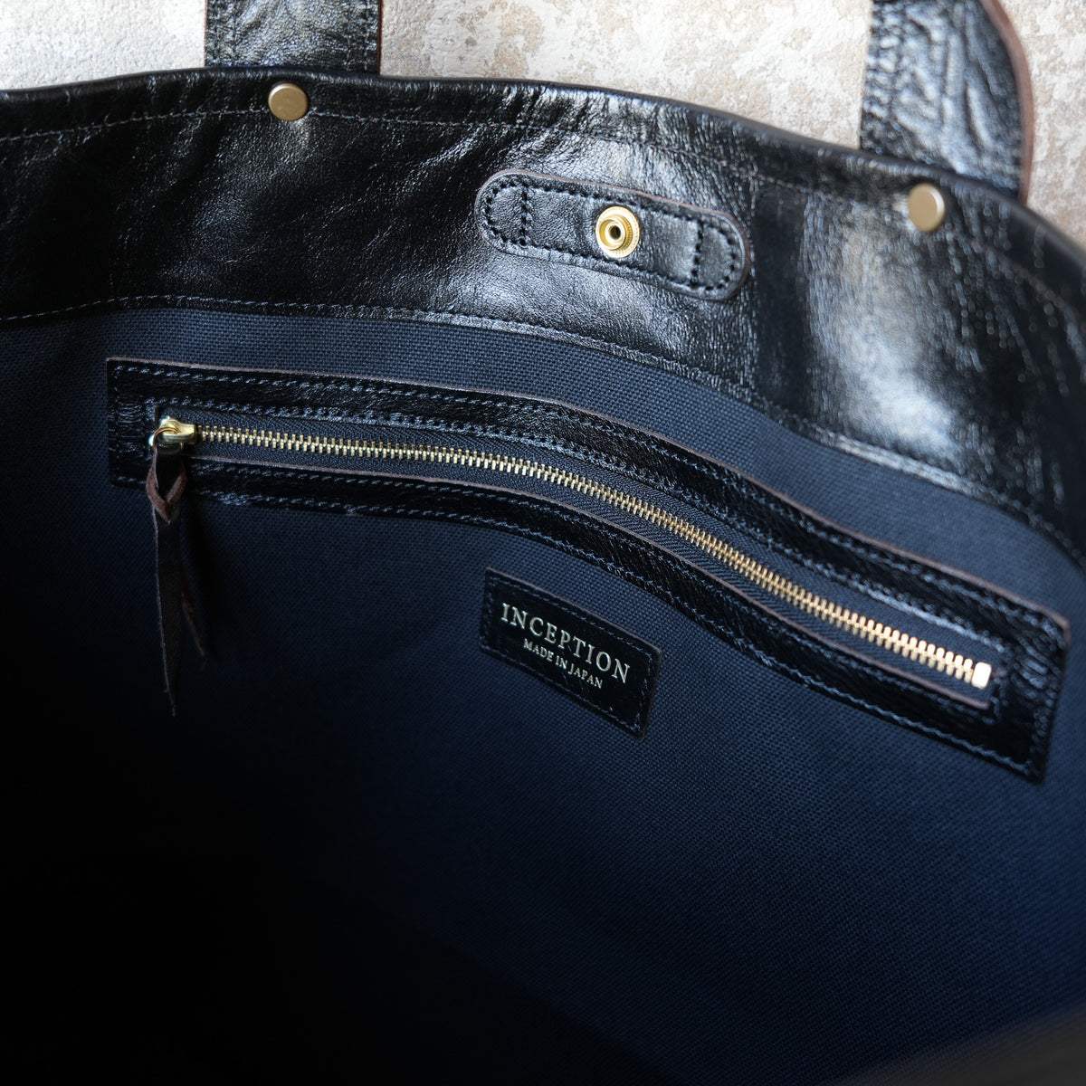 INCEPTION_IPHSB-19_HORSE HIDE COAL BAG (LARGE) _Black