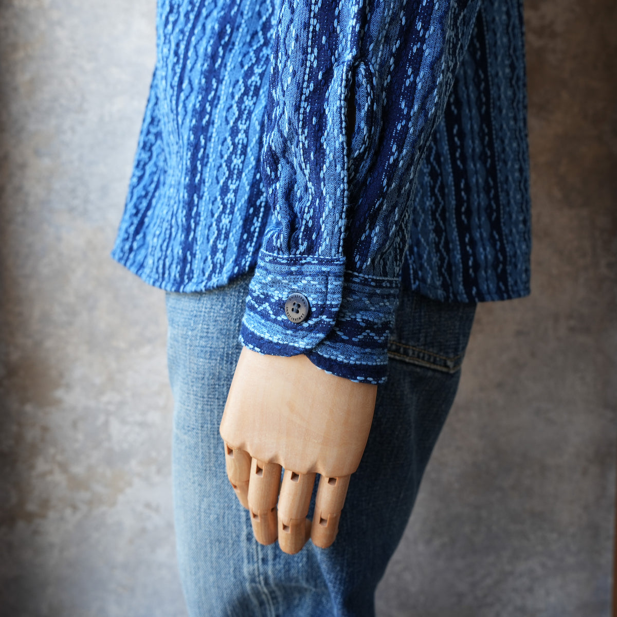 SAMURAIJEANS_SSS25-SKS_Indigo Sashiko Striped Shirt