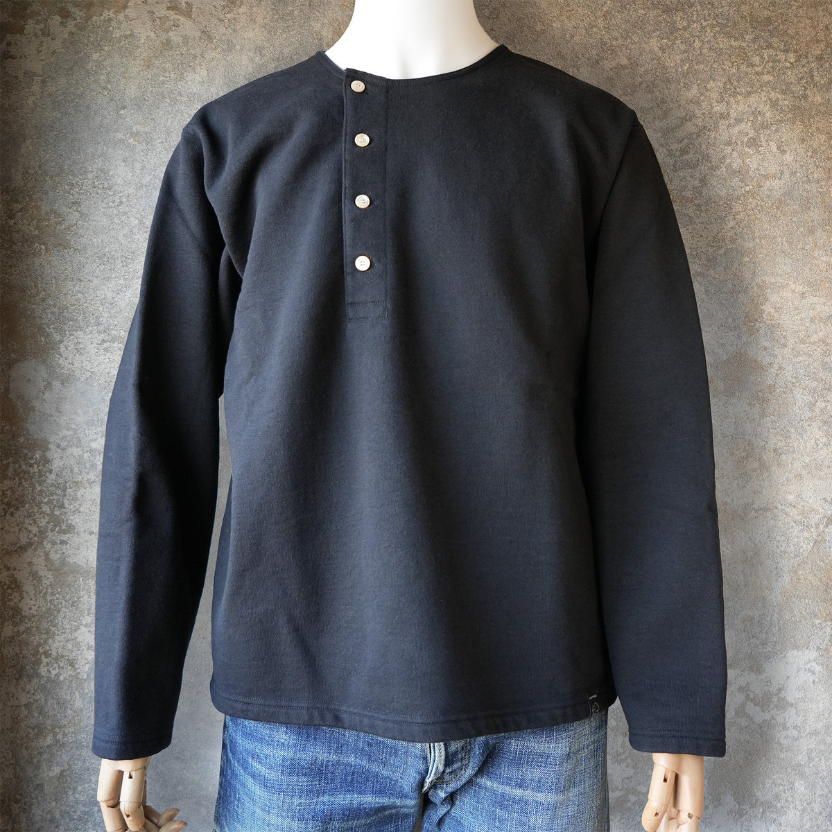 PREQUEL_C1011 Henley Sweatshirt (Black)