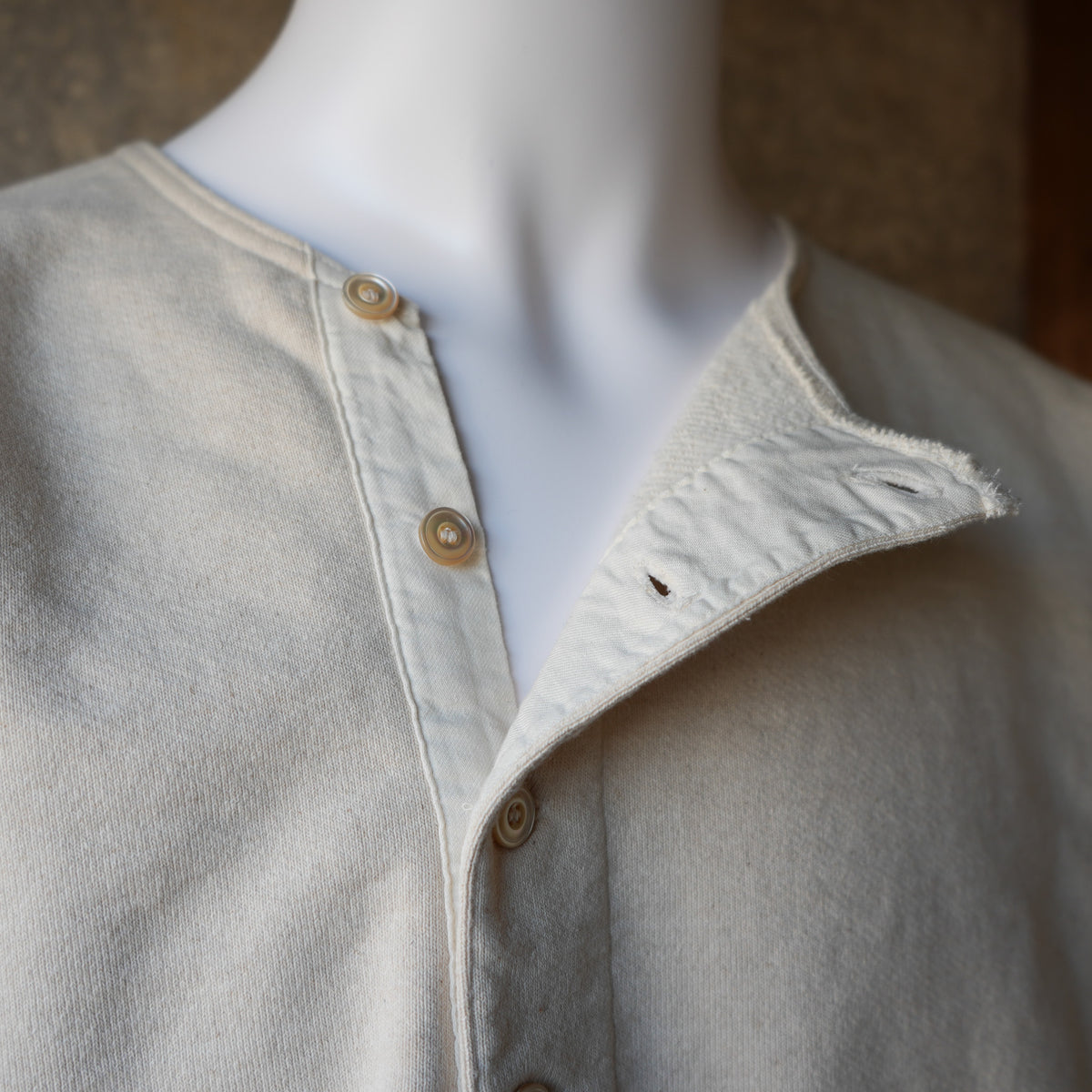 PREQUEL_C1011 Henley Sweatshirt (Natural)