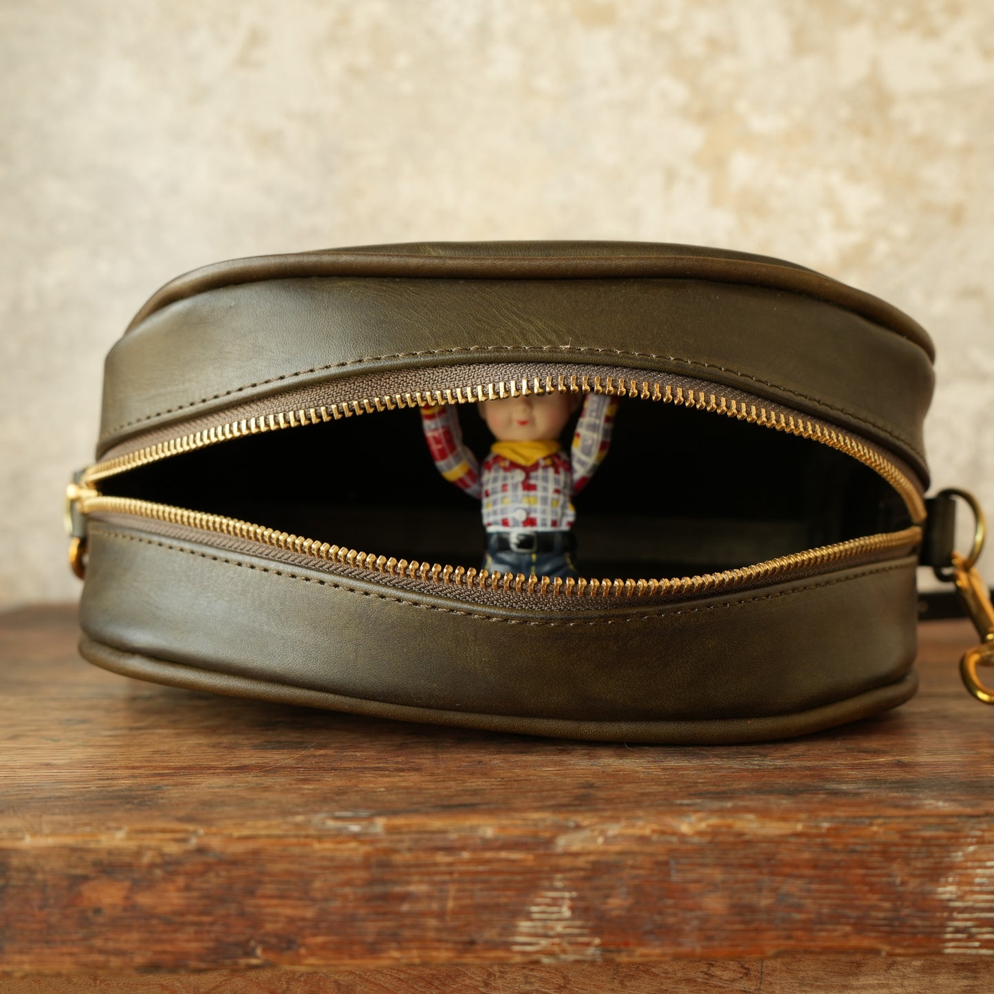 VASCO_VS-296L LEATHER OFFICER POUCH BAG_OLIVE