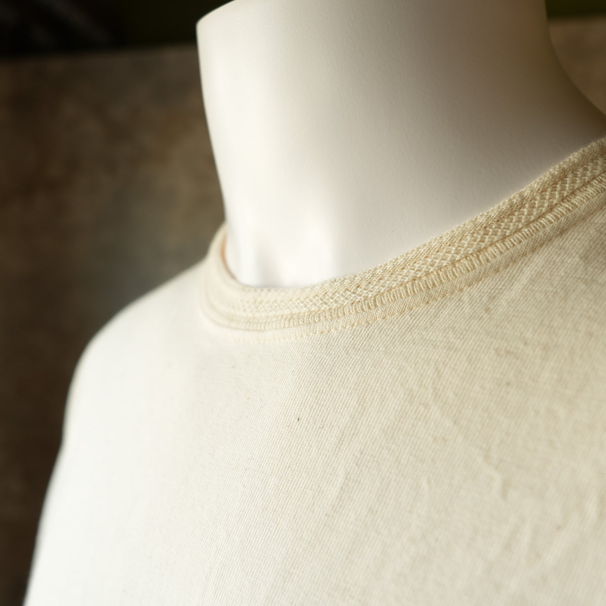 LOOP&WEFT_LRC1128_LOOPWHEELED SHOULDER TAPED CREW_CLASSIC IVORY