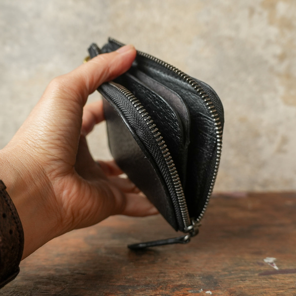 SpiralDance_L-Zip Small Wallet_BLACK