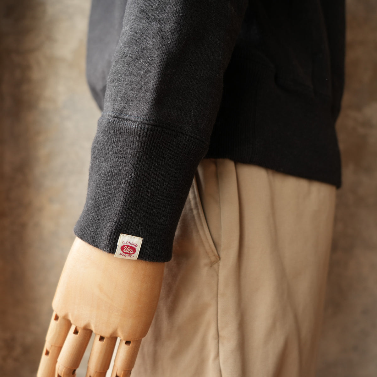 UES_70RW-DU_OM_1_NEW PURCARA Sweatshirt_BLACK