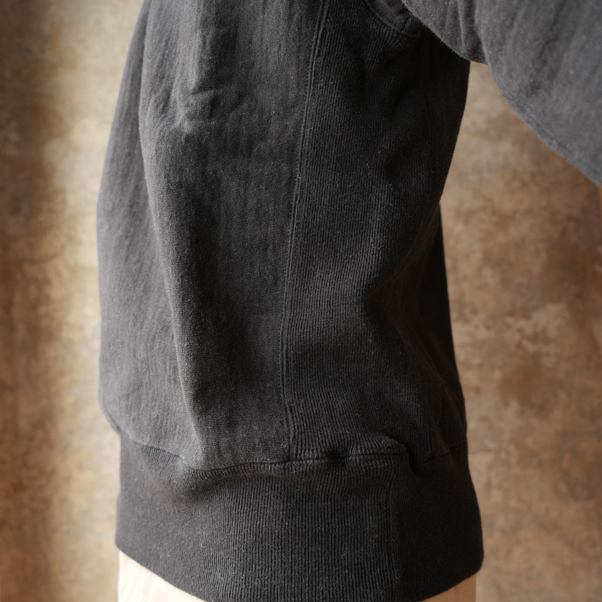 UES_70RW-DU_OM_1_NEW PURCARA Sweatshirt_BLACK
