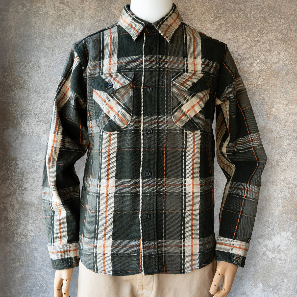 UES_502654_05_1_Heavy Flannel Shirt_Charcoal