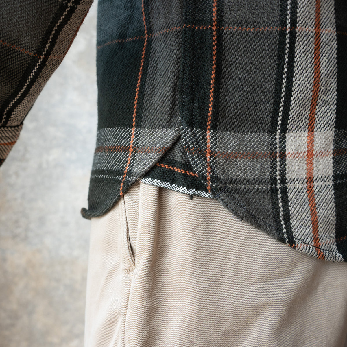 UES_502654_05_1_Heavy Flannel Shirt_Charcoal