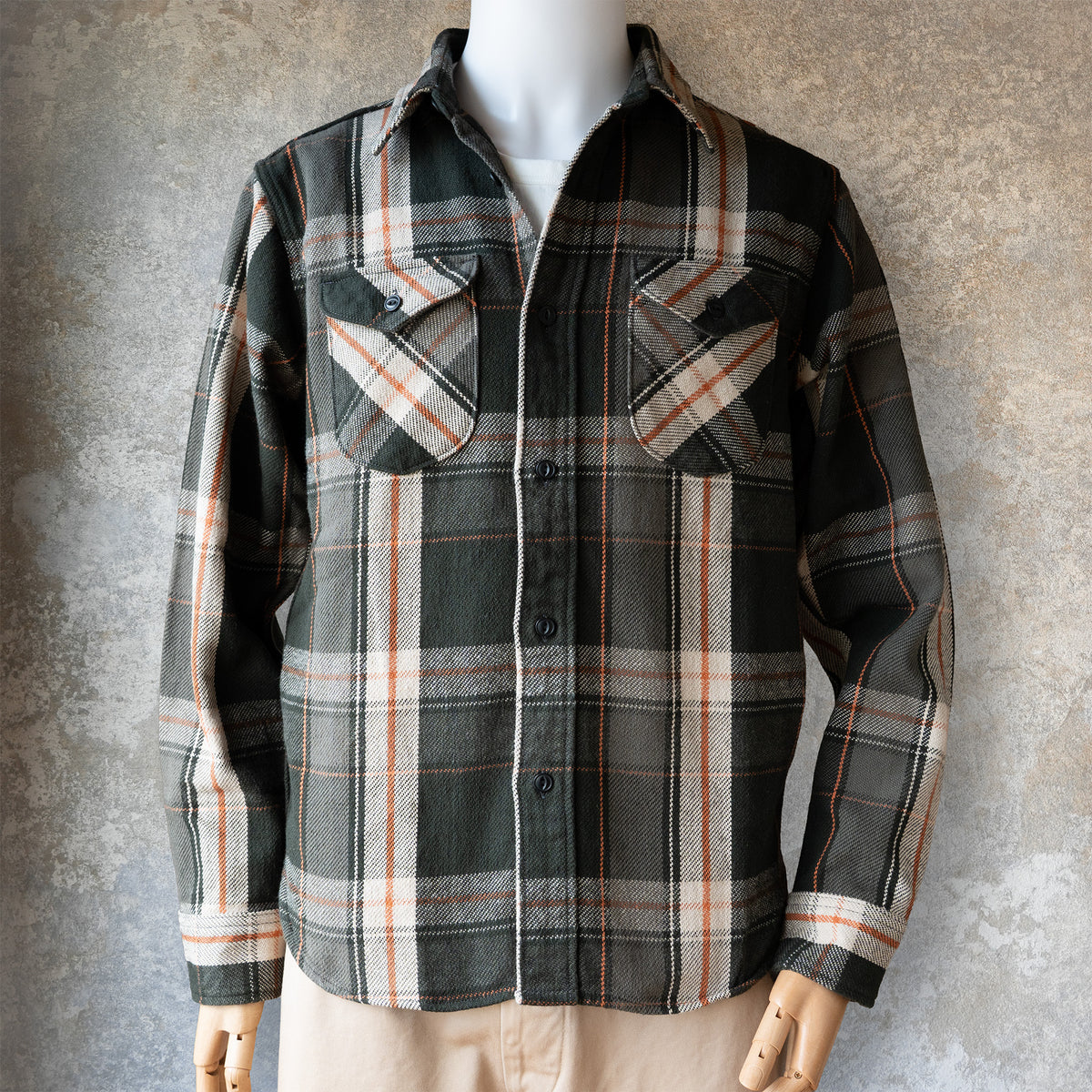 UES_502654_05_1_Heavy Flannel Shirt_Charcoal