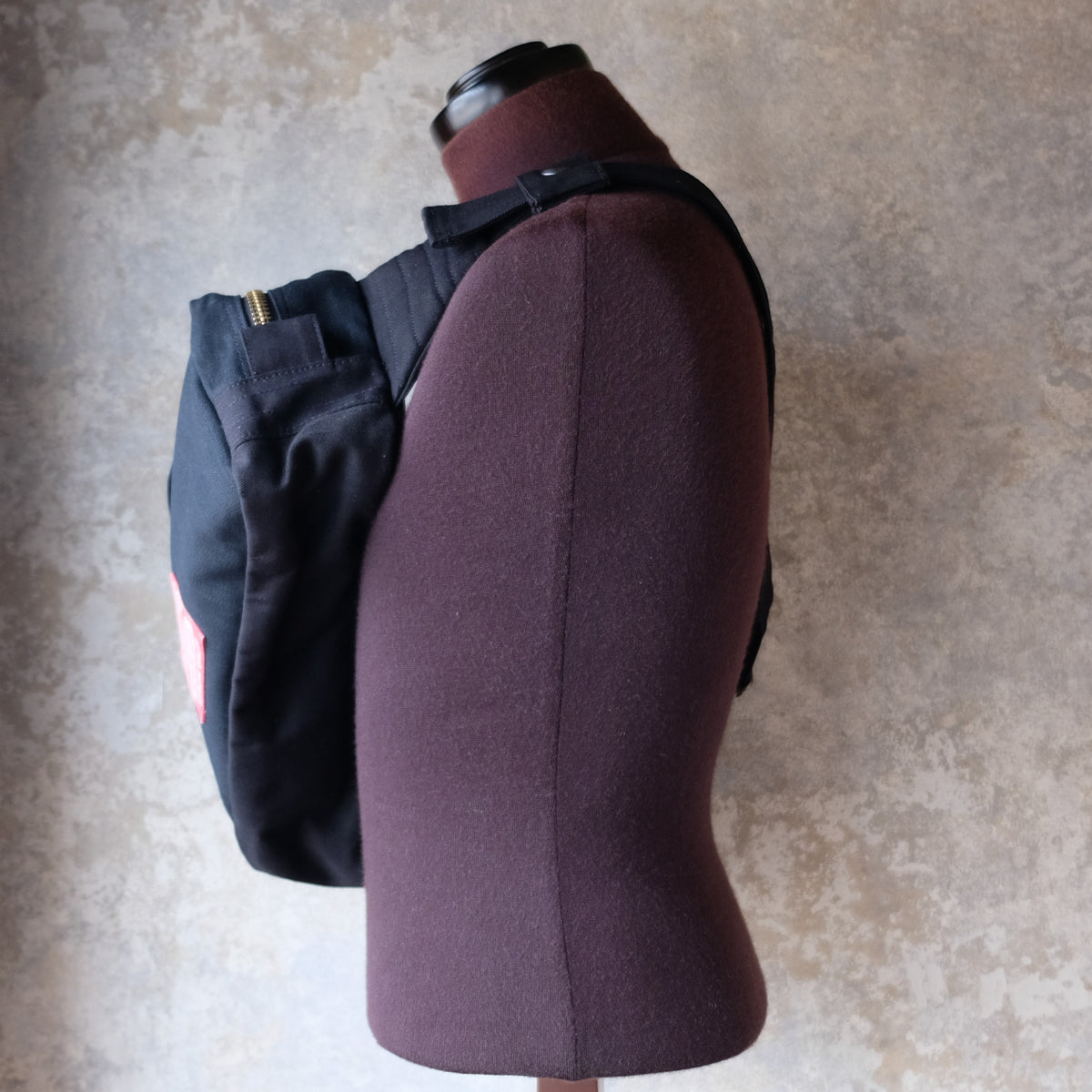 UES_WB-4_04_F_Body Bag_BLACK