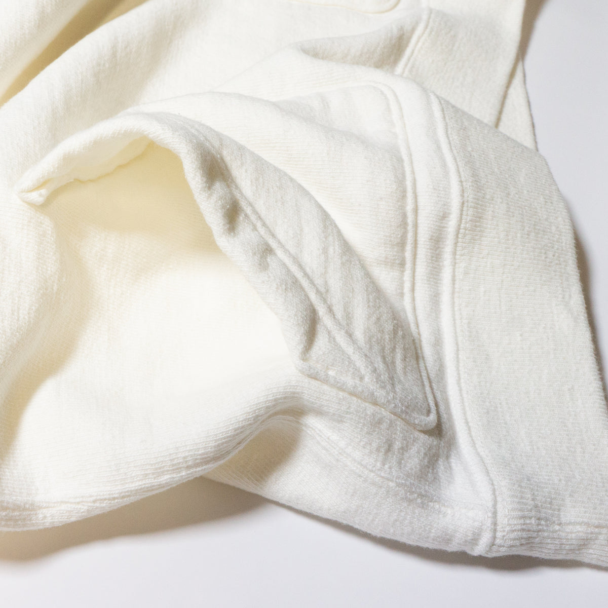 UES_742451_01_Pocket sweatshirt_White