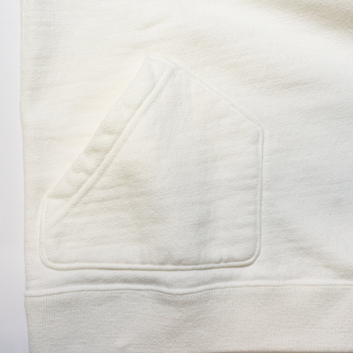 UES_742451_01_Pocket sweatshirt_White