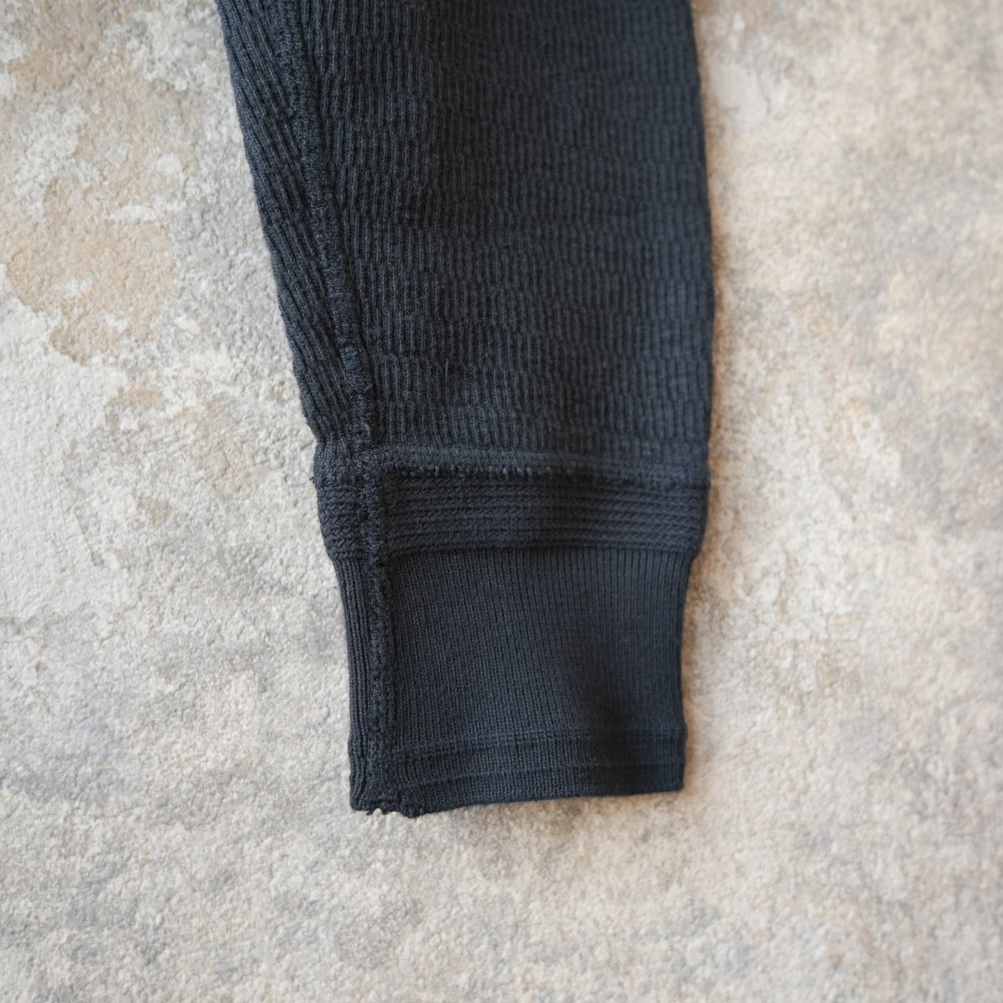 LOOP＆WEFT_LRC1123_SUPIMA LONG HONEYCOMB KNIT MIDDLE NECK THERMAL_ANTIQUE BLACK