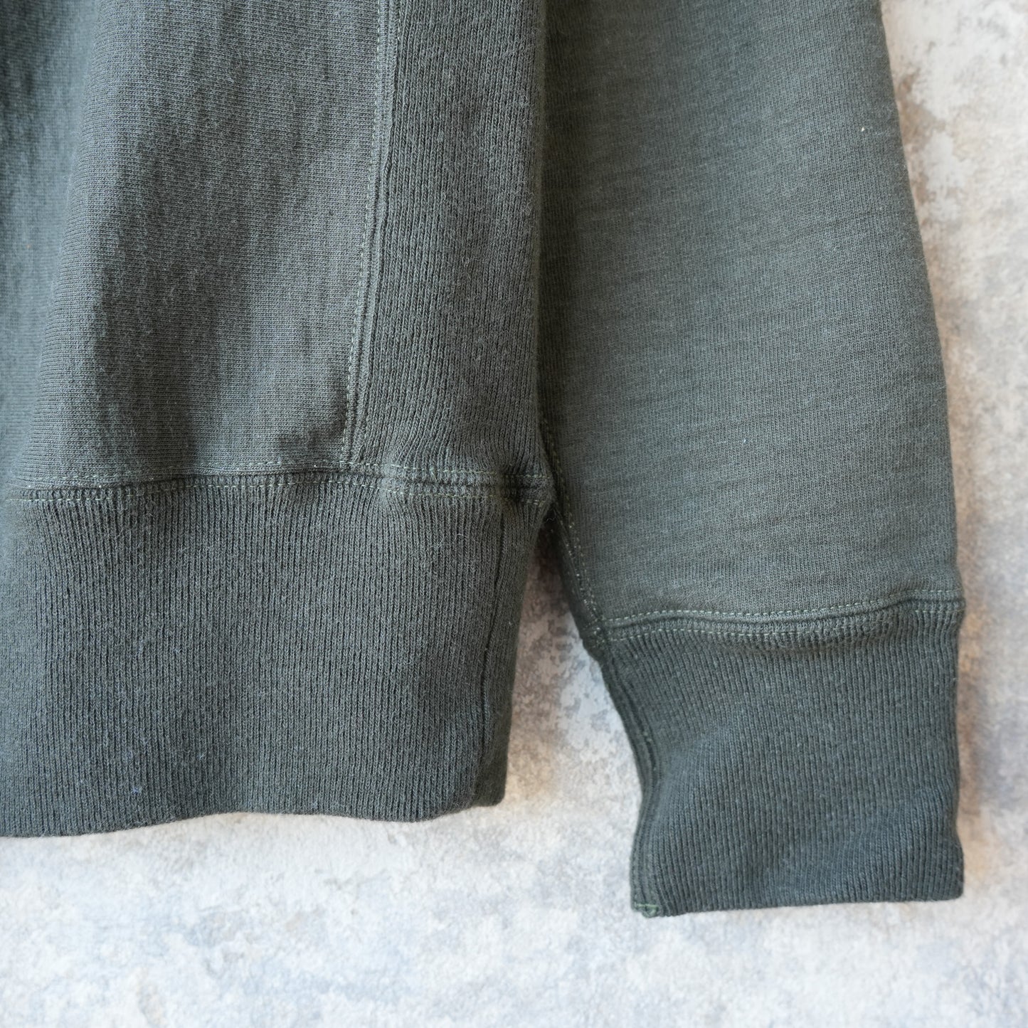 UES_70RW-DU_19_1_ニュープカラスウェット_オリーブ