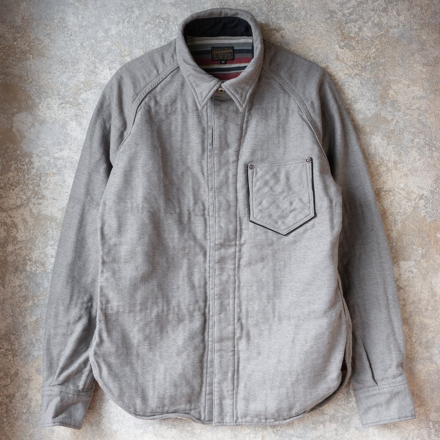 DELUXEWARE_7649C_40S NATIVE BORDER_GRAY