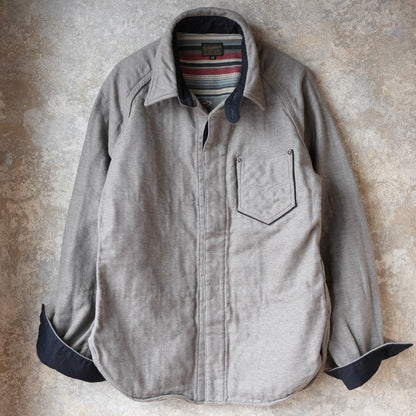 DELUXEWARE_7649C_40S NATIVE BORDER_GRAY