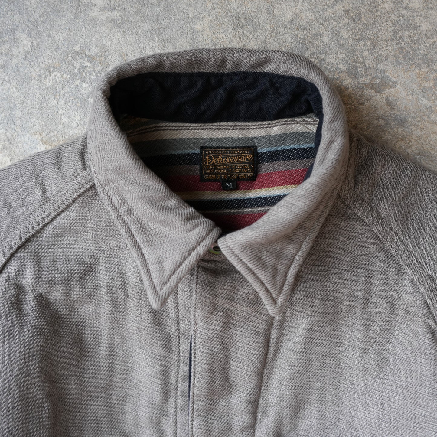 DELUXEWARE_7649C_40S NATIVE BORDER_GRAY