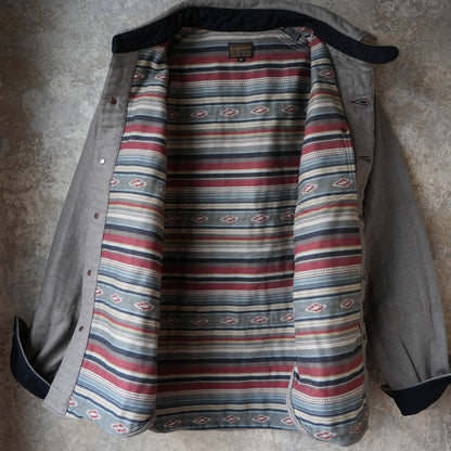 DELUXEWARE_7649C_40S NATIVE BORDER_GRAY