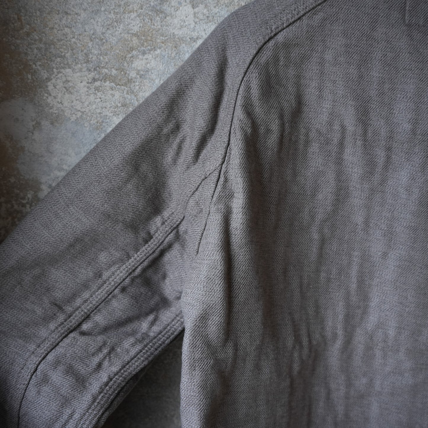 DELUXEWARE_7649C_40S NATIVE BORDER_GRAY