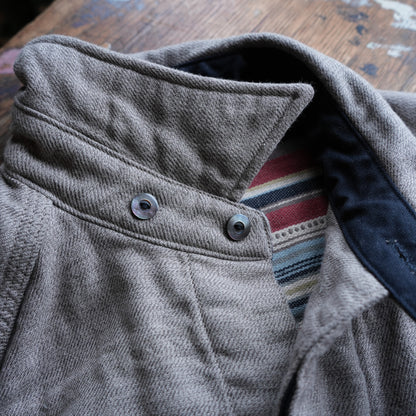 DELUXEWARE_7649C_40S NATIVE BORDER_GRAY