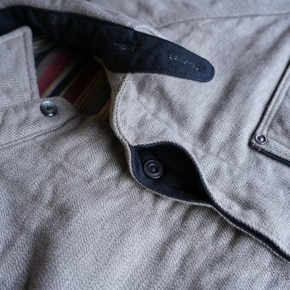 DELUXEWARE_7649C_40S NATIVE BORDER_GRAY