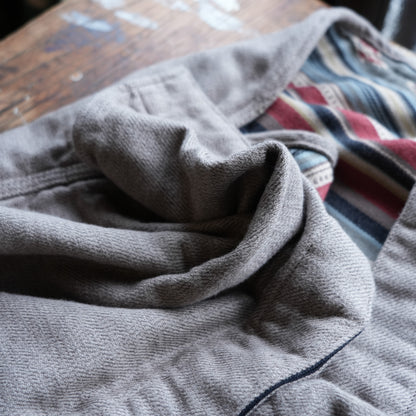 DELUXEWARE_7649C_40S NATIVE BORDER_GRAY