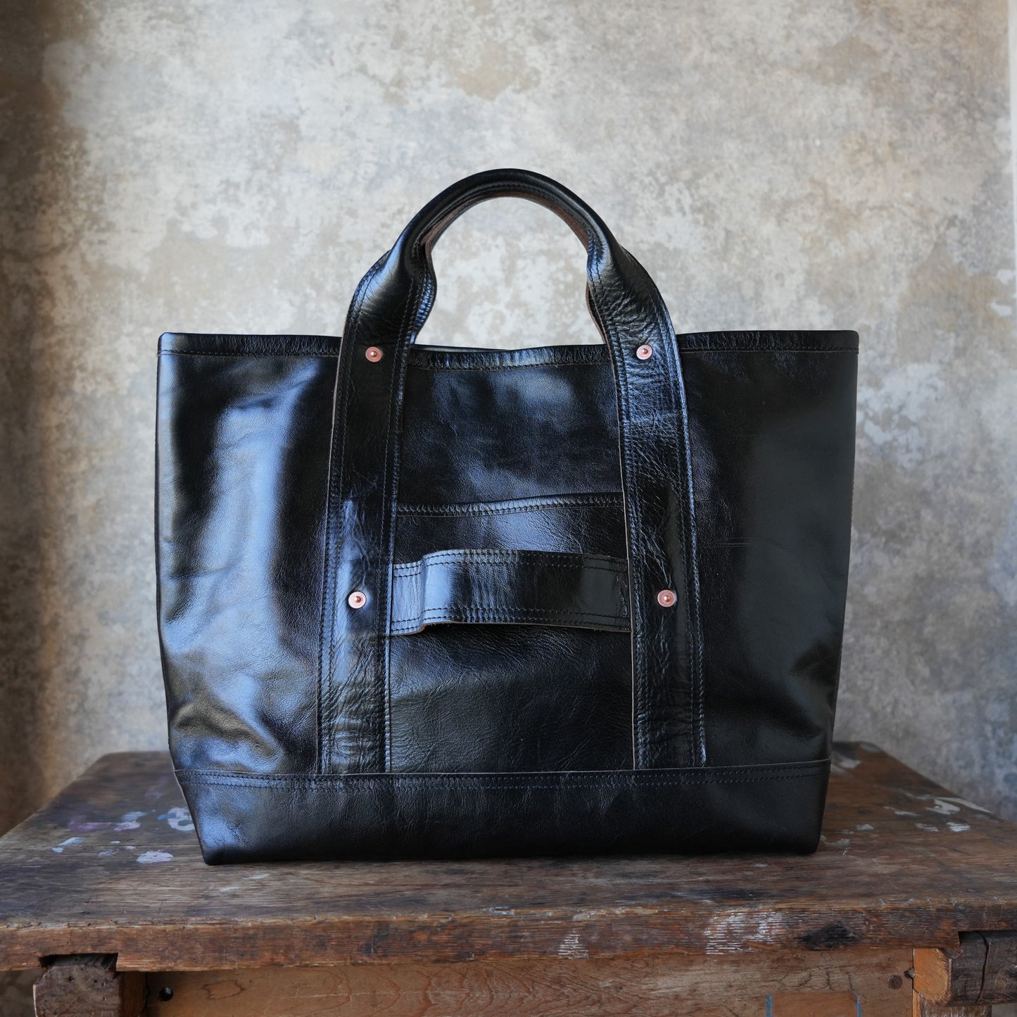 INCEPTION_IPHSB-18_HORSE HIDE COAL BAG (MEDIUM) _Black 