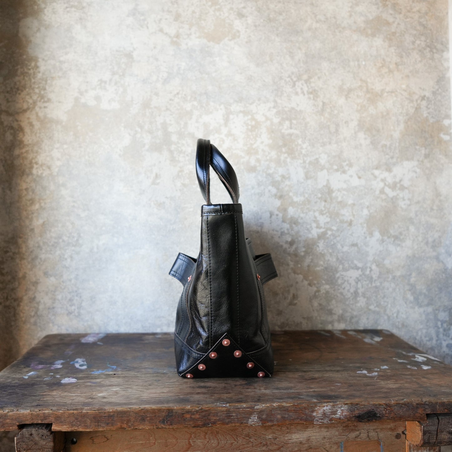 INCEPTION_IPHSB-17_HORSE HIDE COAL BAG (SMALL) _Black 