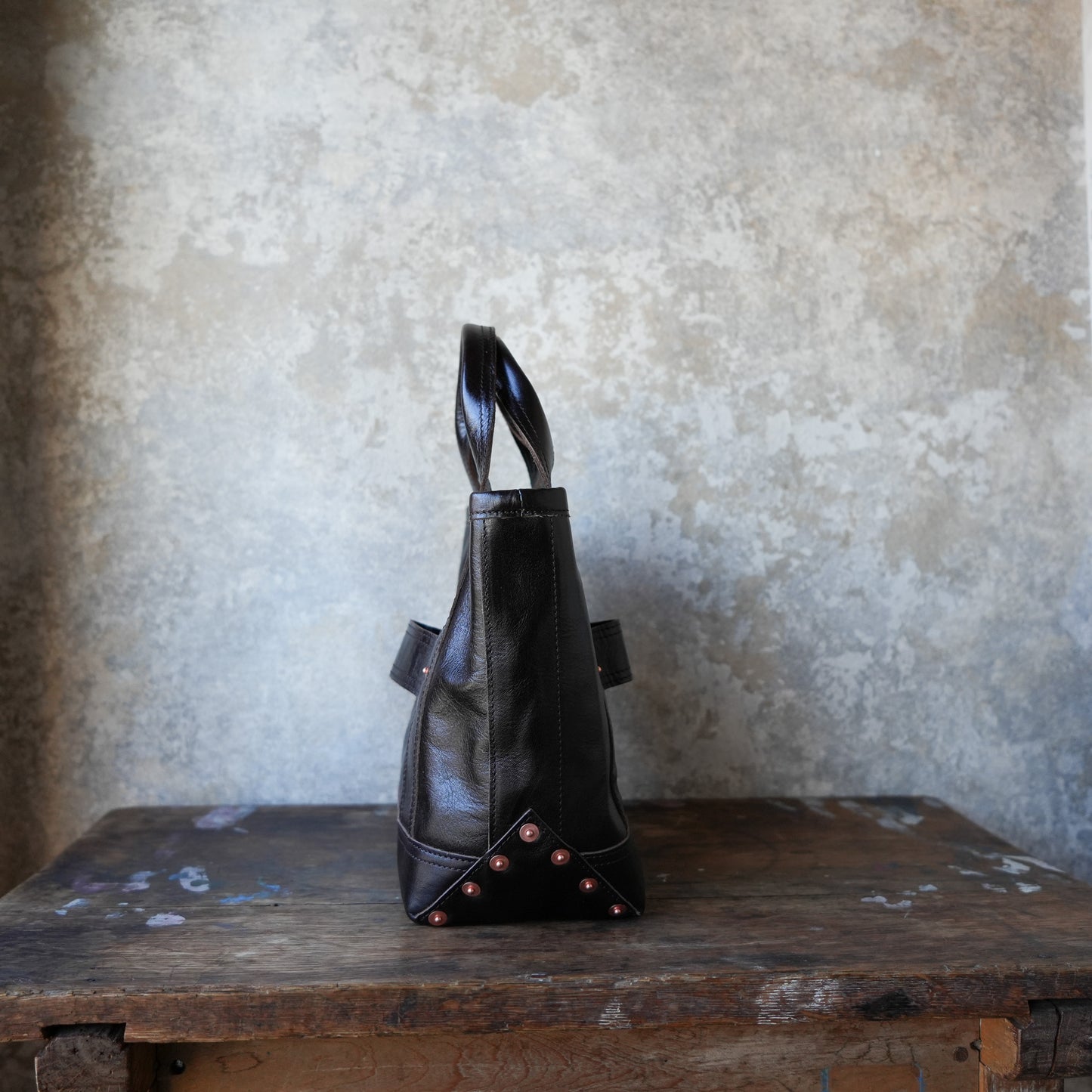 INCEPTION_IPHSB-17_HORSE HIDE COAL BAG (SMALL) _DarkBrown 