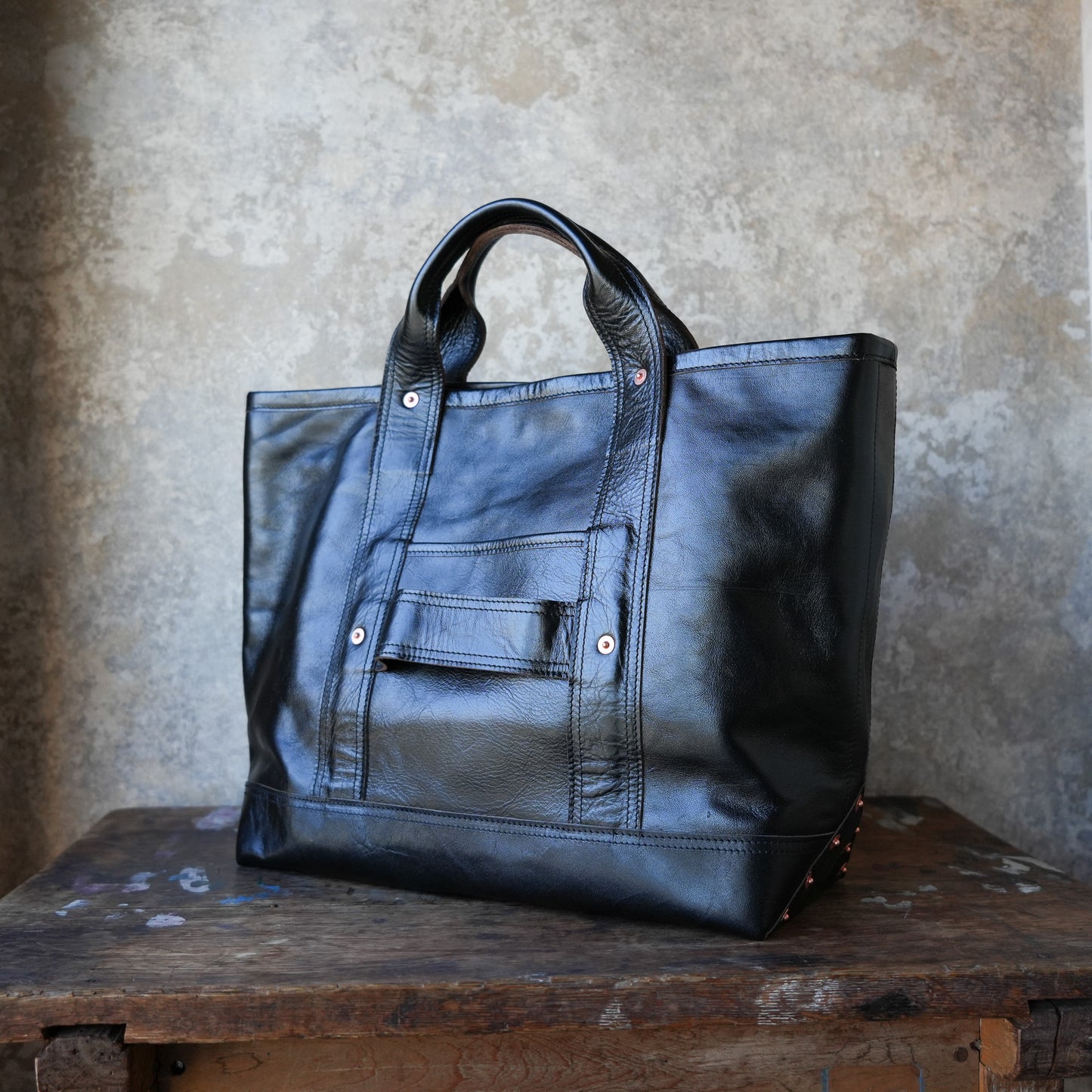 INCEPTION_IPHSB-18_HORSE HIDE COAL BAG (MEDIUM) _Black 