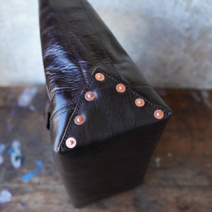 INCEPTION_IPHSB-17_HORSE HIDE COAL BAG (SMALL) _DarkBrown 