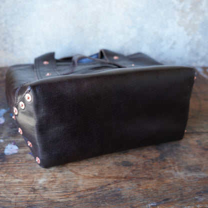 INCEPTION_IPHSB-17_HORSE HIDE COAL BAG (SMALL) _DarkBrown 