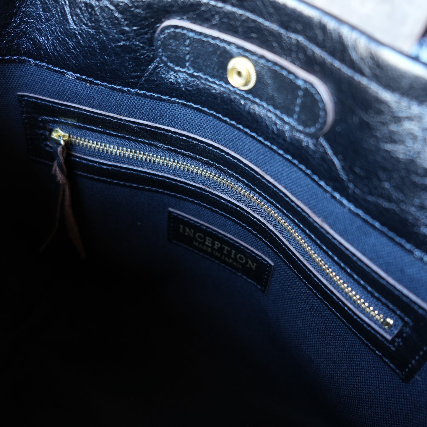 INCEPTION_IPHSB-17_HORSE HIDE COAL BAG (SMALL) _Black 