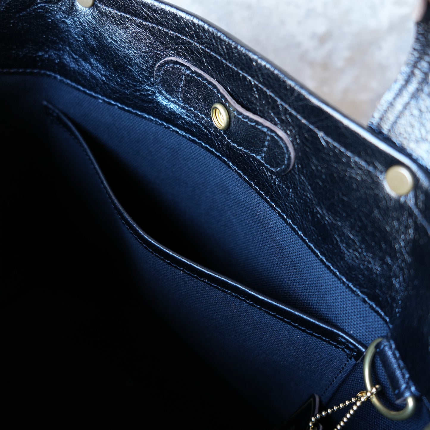 INCEPTION_IPHSB-17_HORSE HIDE COAL BAG (SMALL) _Black 