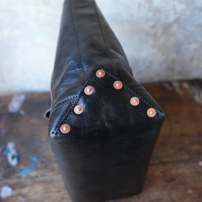 INCEPTION_IPHSB-17_HORSE HIDE COAL BAG (SMALL) _Black 