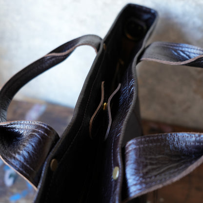 INCEPTION_IPHSB-18_HORSE HIDE COAL BAG (MEDIUM) _DarkBrown 