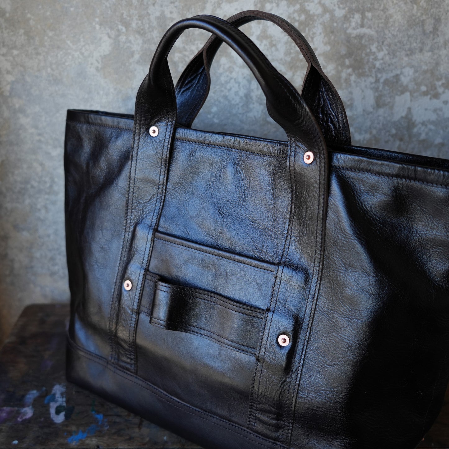 INCEPTION_IPHSB-18_HORSE HIDE COAL BAG (MEDIUM) _DarkBrown 