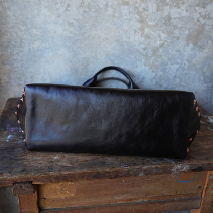 INCEPTION_IPHSB-18_HORSE HIDE COAL BAG (MEDIUM) _DarkBrown 