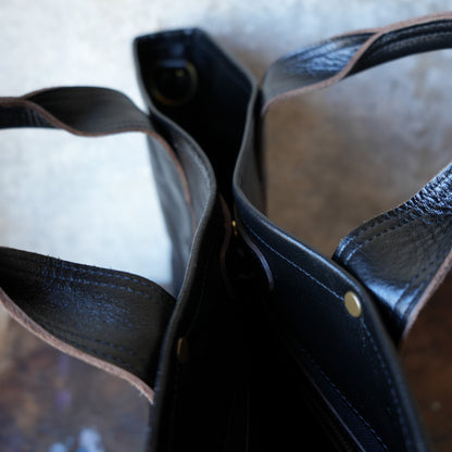 INCEPTION_IPHSB-18_HORSE HIDE COAL BAG (MEDIUM) _Black 