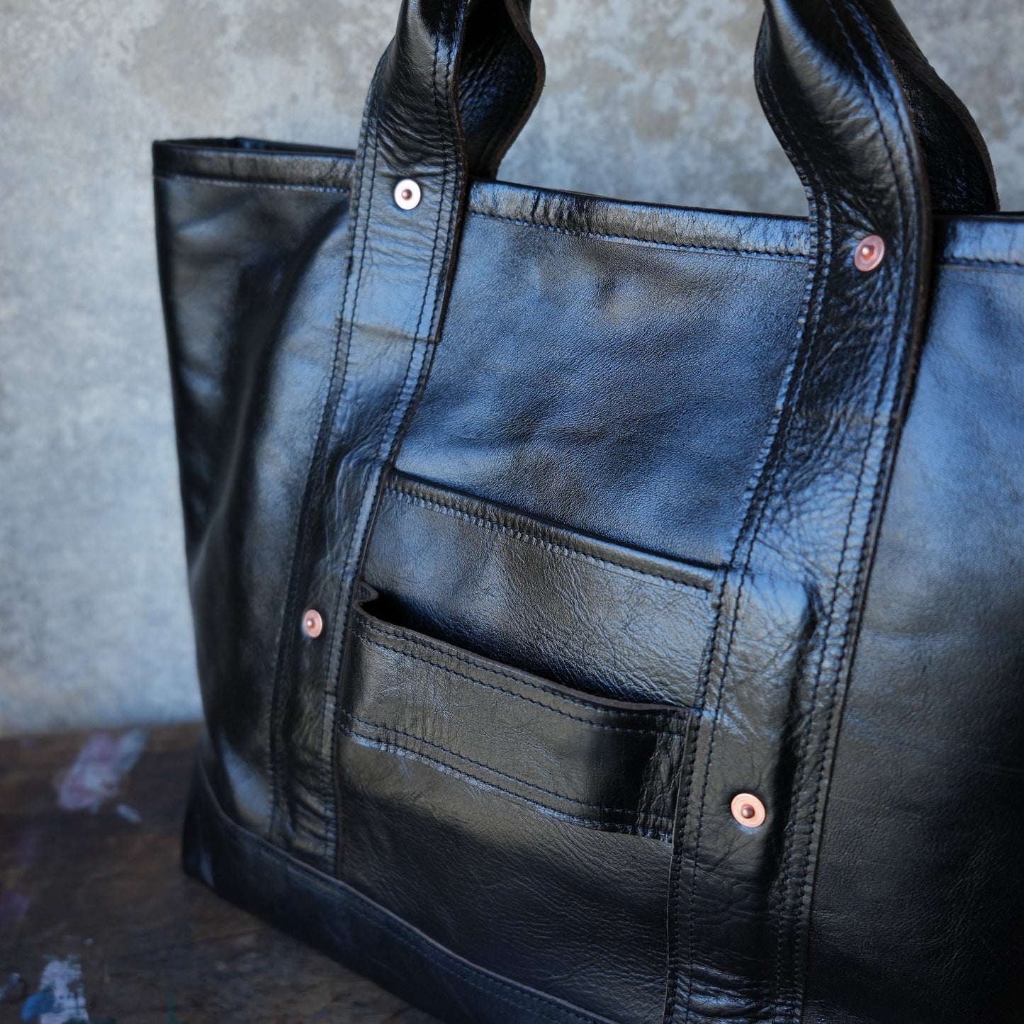 INCEPTION_IPHSB-18_HORSE HIDE COAL BAG (MEDIUM) _Black 