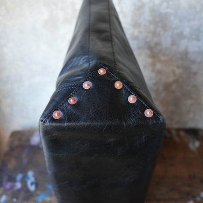 INCEPTION_IPHSB-18_HORSE HIDE COAL BAG (MEDIUM) _Black 