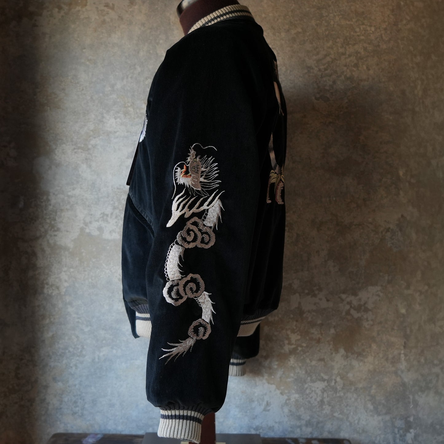 DELUXEWARE_DSJ-001_50s SOUVENIA JACKET_BLK/ORG