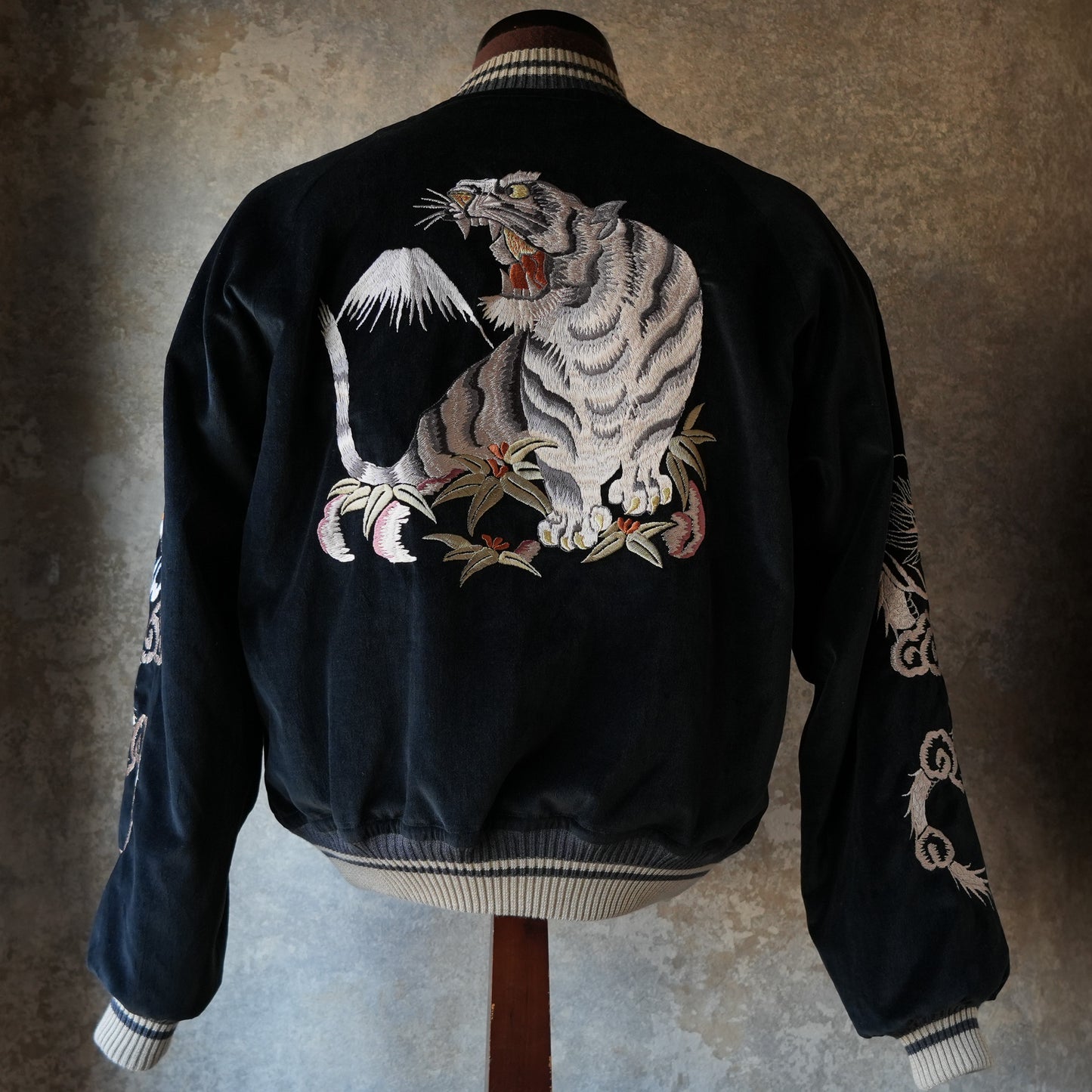 DELUXEWARE_DSJ-001_50s SOUVENIA JACKET_BLK/ORG